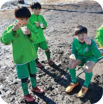 1/3 初蹴り・餅つきを行いました！まさかの雪合戦！の掲載写真・資料